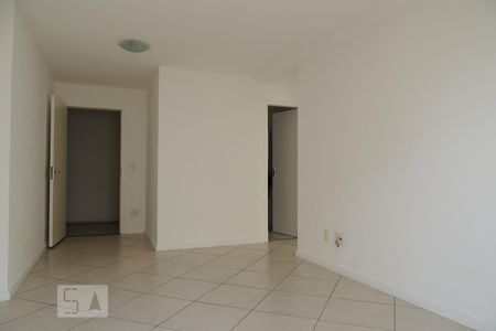 Sala  de apartamento para alugar com 2 quartos, 65m² em Taquara, Rio de Janeiro