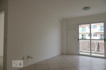 Sala  de apartamento para alugar com 2 quartos, 65m² em Taquara, Rio de Janeiro