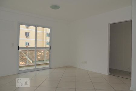 Sala  de apartamento para alugar com 2 quartos, 65m² em Taquara, Rio de Janeiro