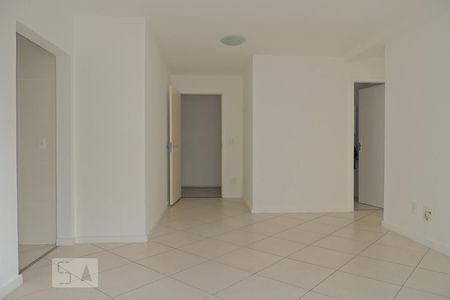 Sala  de apartamento para alugar com 2 quartos, 65m² em Taquara, Rio de Janeiro