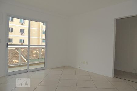 Sala  de apartamento para alugar com 2 quartos, 65m² em Taquara, Rio de Janeiro