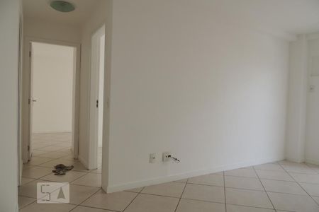 Sala  de apartamento para alugar com 2 quartos, 65m² em Taquara, Rio de Janeiro