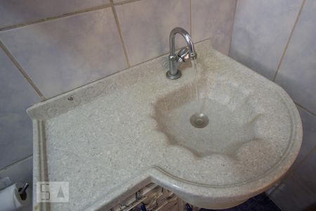 Banheiro social - pia de apartamento para alugar com 2 quartos, 43m² em Jardim João Rossi, Ribeirão Preto