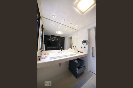 Apartamento à venda com 217m², 3 quartos e 3 vagasBanheiro