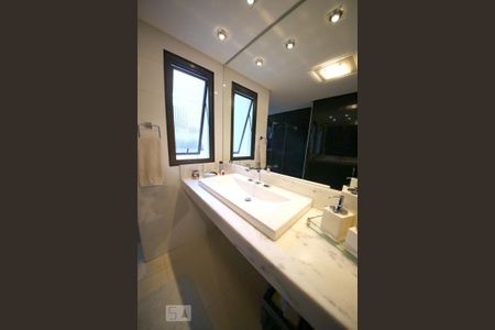 Apartamento à venda com 217m², 3 quartos e 3 vagasBanheiro