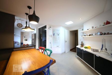 Apartamento à venda com 217m², 3 quartos e 3 vagasCopa