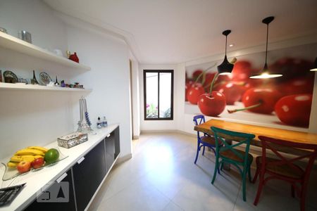 Apartamento à venda com 217m², 3 quartos e 3 vagasCopa