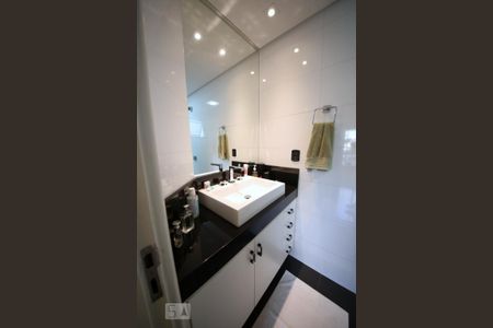 Apartamento à venda com 217m², 3 quartos e 3 vagasBanheiro