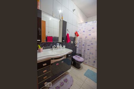 Casa à venda com 306m², 3 quartos e 4 vagasBanheiro Social