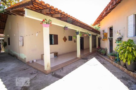 Casa à venda com 306m², 3 quartos e 4 vagasQuintal