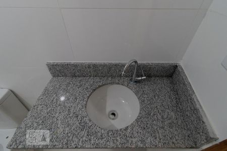 Banheiro de apartamento para alugar com 1 quarto, 20m² em Vila Diva (zona Norte), São Paulo