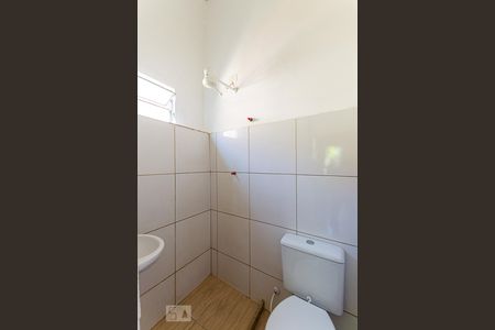 Banheiro de kitnet/studio para alugar com 1 quarto, 18m² em Fonseca, Niterói