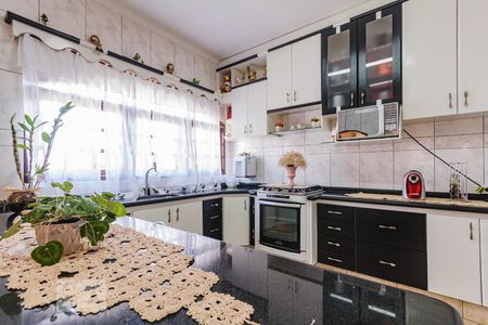 Casa para alugar com 320m², 3 quartos e 3 vagas Casa para alugar com 320m², 3 quartos e 3 vagasCozinha