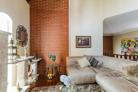 Casa para alugar com 320m², 3 quartos e 3 vagas Casa para alugar com 320m², 3 quartos e 3 vagasSala de Estar