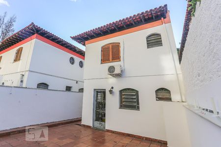 Casa para alugar com 180m², 4 quartos e 2 vagasQuintal