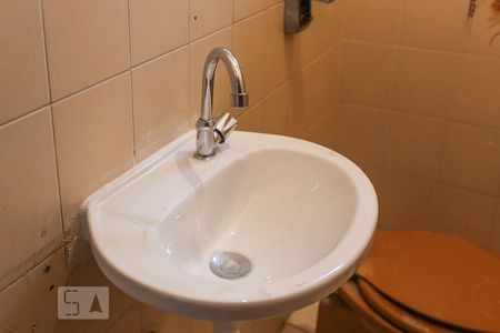 Lavabo de casa para alugar com 4 quartos, 180m² em Vila Sonia, São Paulo