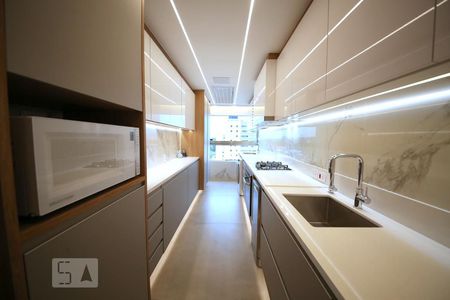 Apartamento à venda com 70m², 1 quarto e 2 vagasCozinha 