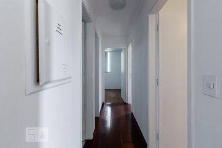 Corredor de apartamento para alugar com 3 quartos, 120m² em Vila Uberabinha, São Paulo