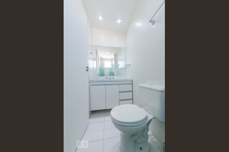 Apartamento para alugar com 140m², 2 quartos e 2 vagas Apartamento para alugar com 140m², 2 quartos e 2 vagasBanheiro da suíte