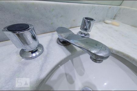 Apartamento para alugar com 140m², 2 quartos e 2 vagas Apartamento para alugar com 140m², 2 quartos e 2 vagasBanheiro da suíte