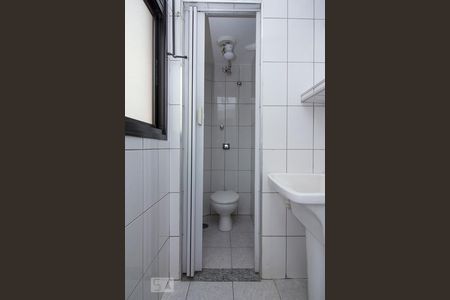 Apartamento à venda com 70m², 2 quartos e 1 vaga Apartamento à venda com 70m², 2 quartos e 1 vagaBanheiro Serviço