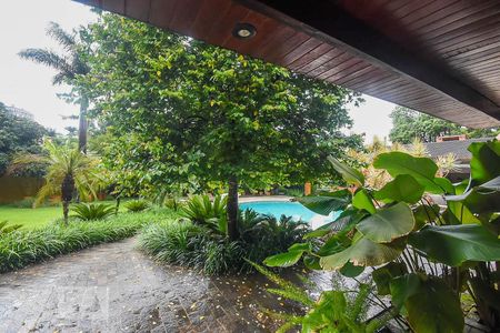 Casa à venda com 920m², 4 quartos e 6 vagas Casa à venda com 920m², 4 quartos e 6 vagasVista da suíte 2