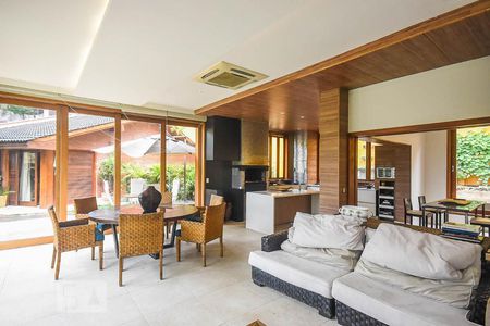 Casa à venda com 920m², 4 quartos e 6 vagas Casa à venda com 920m², 4 quartos e 6 vagasEspaço gourmet