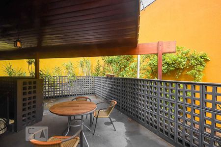 Casa à venda com 920m², 4 quartos e 6 vagas Casa à venda com 920m², 4 quartos e 6 vagasTerraço