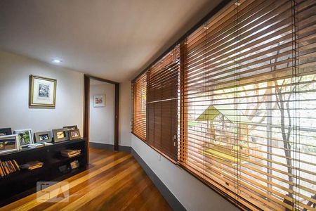 Casa à venda com 920m², 4 quartos e 6 vagas Casa à venda com 920m², 4 quartos e 6 vagasCorredor 3