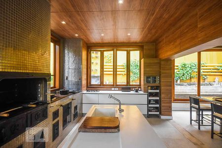 Casa à venda com 920m², 4 quartos e 6 vagas Casa à venda com 920m², 4 quartos e 6 vagasEspaço gourmet