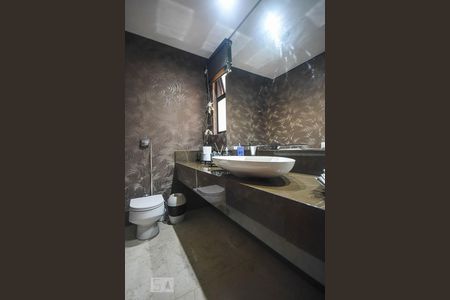 Casa à venda com 920m², 4 quartos e 6 vagas Casa à venda com 920m², 4 quartos e 6 vagasLavabo