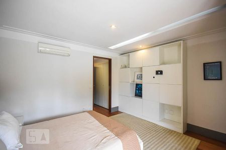 Casa à venda com 920m², 4 quartos e 6 vagas Casa à venda com 920m², 4 quartos e 6 vagasSuíte 2