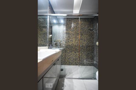 Casa à venda com 920m², 4 quartos e 6 vagas Casa à venda com 920m², 4 quartos e 6 vagasBanheiro suíte 3