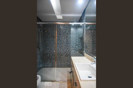 Casa à venda com 920m², 4 quartos e 6 vagas Casa à venda com 920m², 4 quartos e 6 vagasBanheiro suíte 2