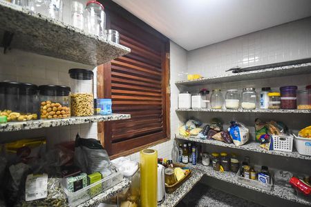 Casa à venda com 920m², 4 quartos e 6 vagas Casa à venda com 920m², 4 quartos e 6 vagasDespensa