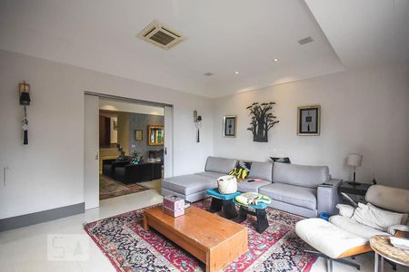 Sala de tv de casa à venda com 4 quartos, 920m² em Jardim Guedala, São Paulo