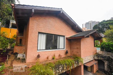 Casa à venda com 920m², 4 quartos e 6 vagas Casa à venda com 920m², 4 quartos e 6 vagasFachada