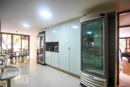 Casa à venda com 920m², 4 quartos e 6 vagas Casa à venda com 920m², 4 quartos e 6 vagasCozinha