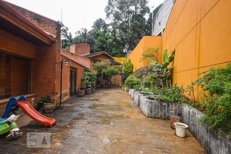 Casa à venda com 920m², 4 quartos e 6 vagas Casa à venda com 920m², 4 quartos e 6 vagasHorta