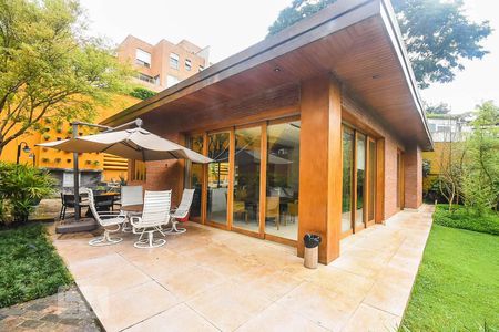 Casa à venda com 920m², 4 quartos e 6 vagas Casa à venda com 920m², 4 quartos e 6 vagasEspaço gourmet