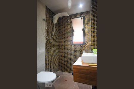 Casa à venda com 920m², 4 quartos e 6 vagas Casa à venda com 920m², 4 quartos e 6 vagasBanheiro de Serviço