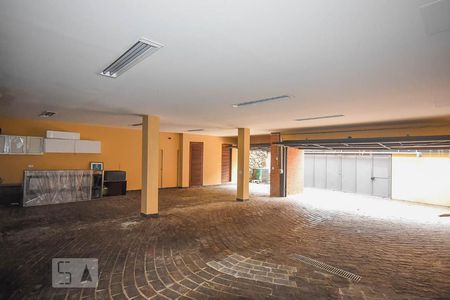 Casa à venda com 920m², 4 quartos e 6 vagas Casa à venda com 920m², 4 quartos e 6 vagasGaragem