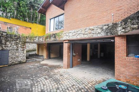 Casa à venda com 920m², 4 quartos e 6 vagas Casa à venda com 920m², 4 quartos e 6 vagasGaragem