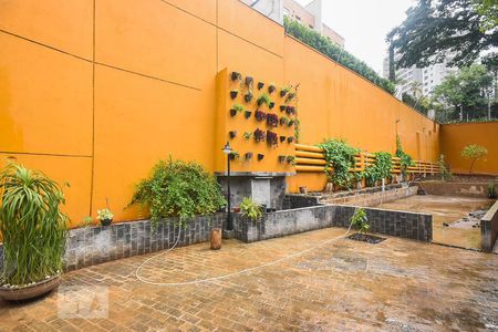 Casa à venda com 920m², 4 quartos e 6 vagas Casa à venda com 920m², 4 quartos e 6 vagasHorta