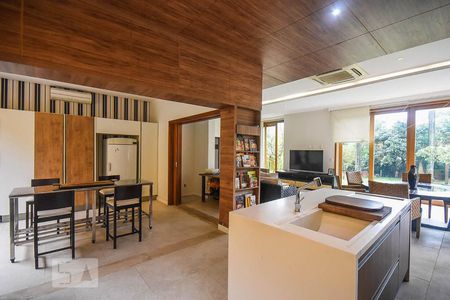 Casa à venda com 920m², 4 quartos e 6 vagas Casa à venda com 920m², 4 quartos e 6 vagasEspaço gourmet