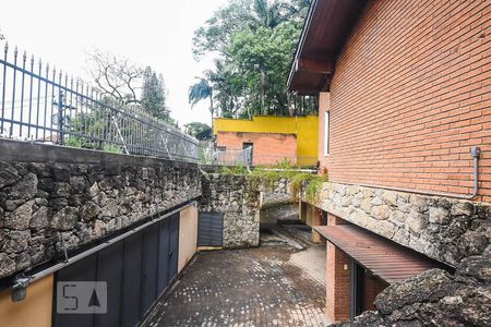 Casa à venda com 920m², 4 quartos e 6 vagas Casa à venda com 920m², 4 quartos e 6 vagasGaragem