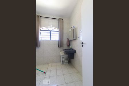 Casa para alugar com 214m², 3 quartos e 2 vagas Casa para alugar com 214m², 3 quartos e 2 vagasBanheiro social