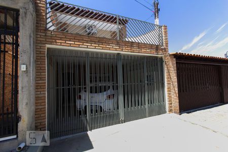 Casa para alugar com 214m², 3 quartos e 2 vagas Casa para alugar com 214m², 3 quartos e 2 vagasFachada