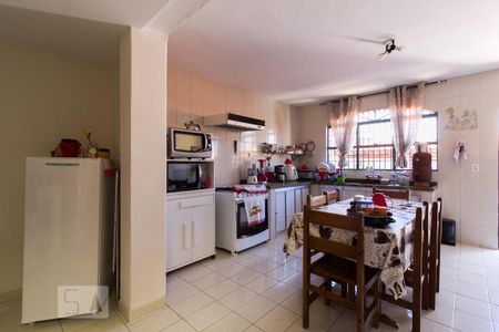 Casa para alugar com 214m², 3 quartos e 2 vagas Casa para alugar com 214m², 3 quartos e 2 vagasCozinha