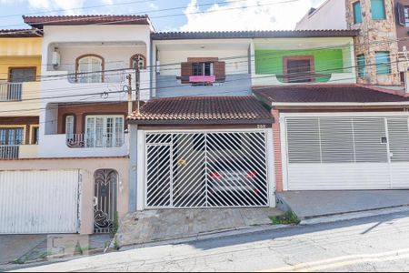Casa à venda com 179m², 3 quartos e 2 vagasFachada